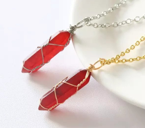 Halskette mit umwickeltem Karneol-Anhänger : Valentinstagsverkauf ❤️